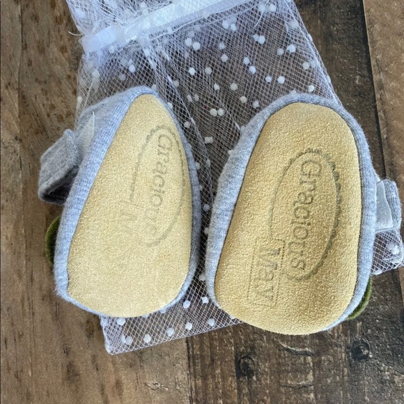 Gracious May • Infant Shoes • Size 1 • EUC • Gray - Picture 3 of 4